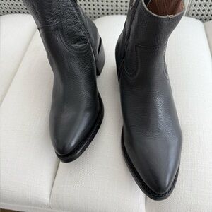 FRYE AND CO. Charcoal Leather Ankle Booties